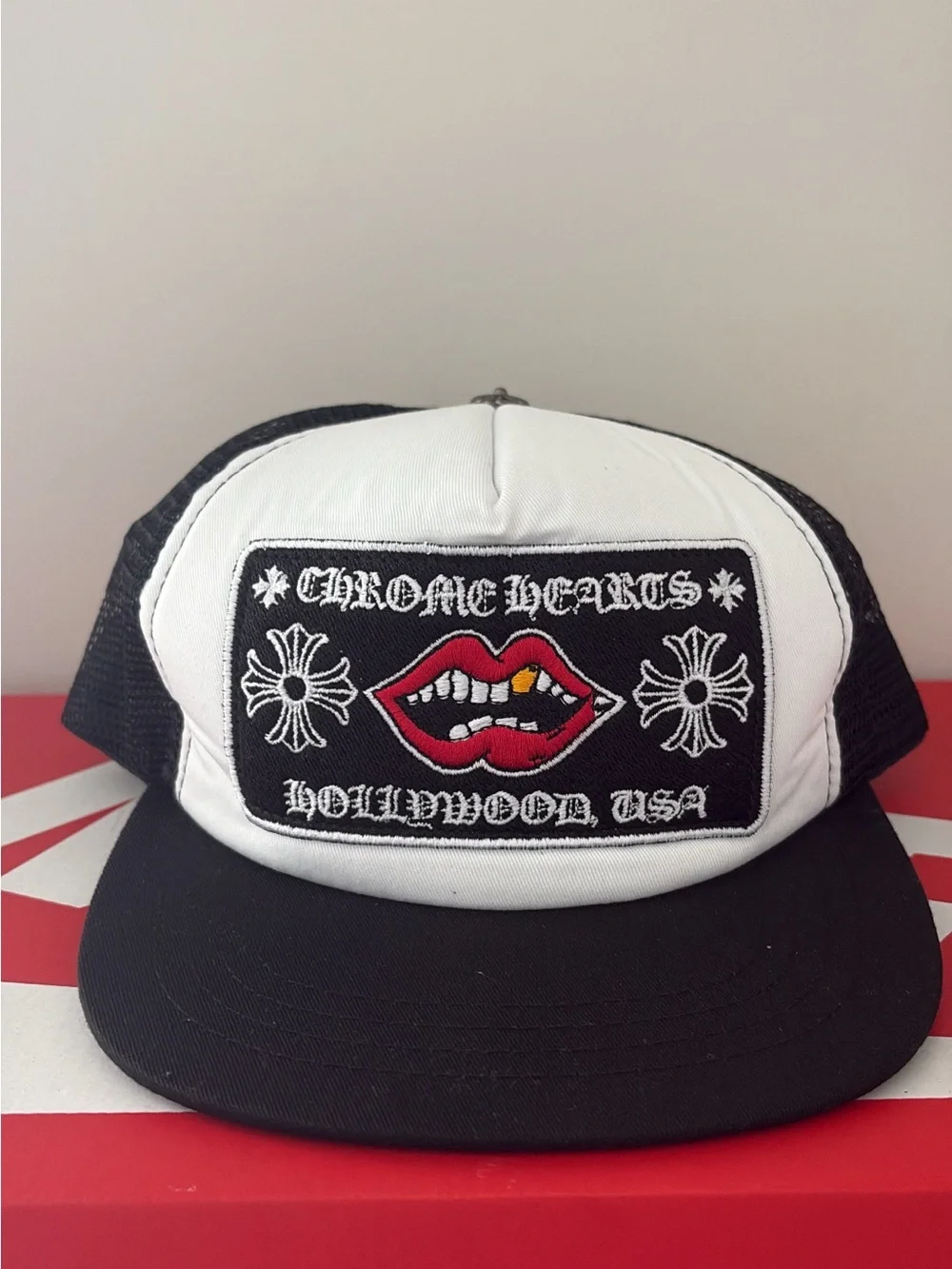 Chrome Hearts White And Black Cap